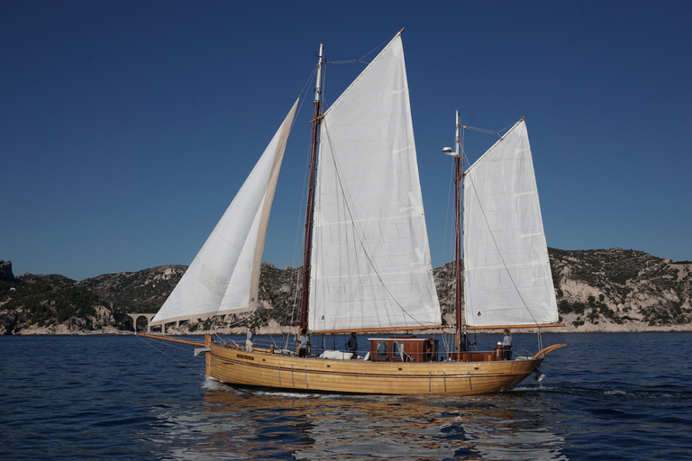 Marseille: Winter brunch on a sailboat Winter brunch on a sailboat