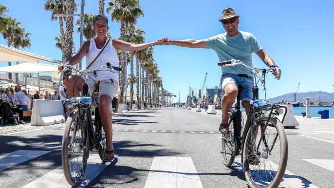 Málaga: tour en bici del casco antiguo y el paseo marítimo