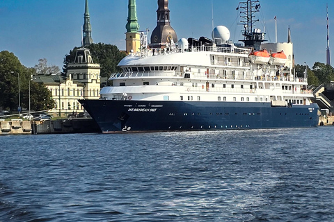 Riga: Private Boat tour cruise Riga City Panorama (30 min)