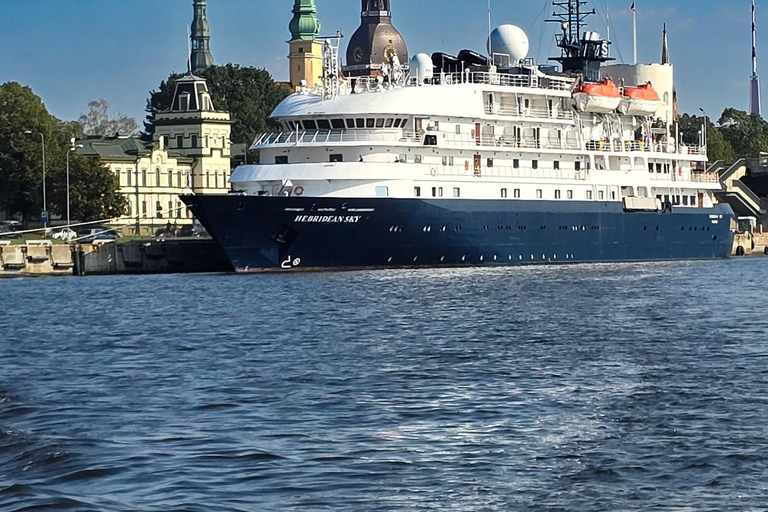 Riga: Private Boat tour cruise Riga City Panorama (30 min)