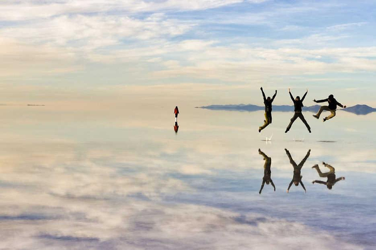 Uyuni: Salar de Uyuni 4x4 Tour with Hot Springs