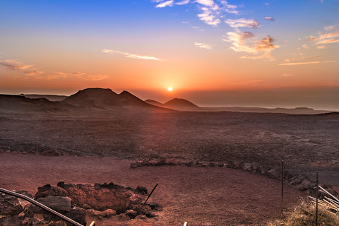 Parque Nacional de Timanfaya: Excursão ao pôr do sol com jantar no vulcão