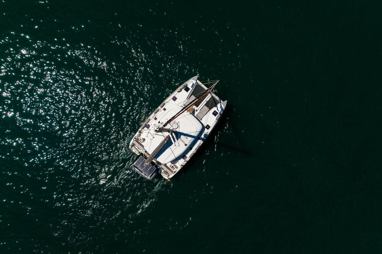 Noleggio esclusivo di catamaraniComino, Gozo, Malta Giornata intera in barca a vela