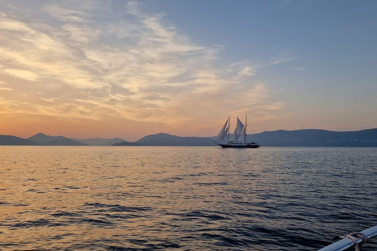 Luxury Private Sunset Cruise with Champagne & Canapés