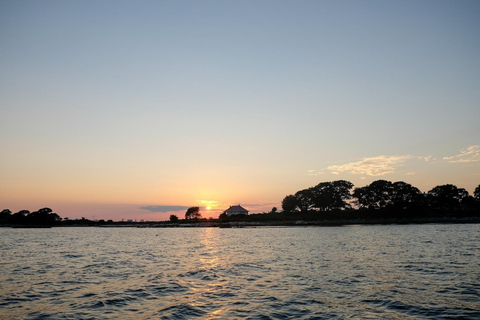 Portland: Sunset Lighthouse Cruise in Casco Bay with Drinks