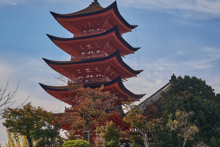 Prywatna wycieczka z przewodnikiem po Hiroszimie i wyspie MiyajimaHiroszima i wyspa Miyajima - prywatna wycieczka grupowa z przewodnikiem