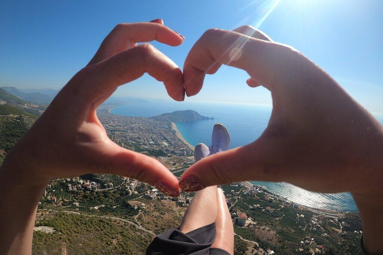 Alanya: Tandem Paragliding Tour with Hotel Transfer