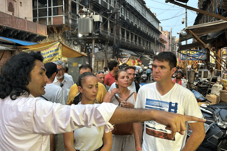 Agra : Visite du vieux bazar de Kinari. A pied et en Tuk Tuk Auto.