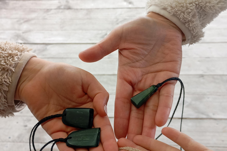 Auckland: Full-Day Jade Carving, Honey Tasting & Wine Tour