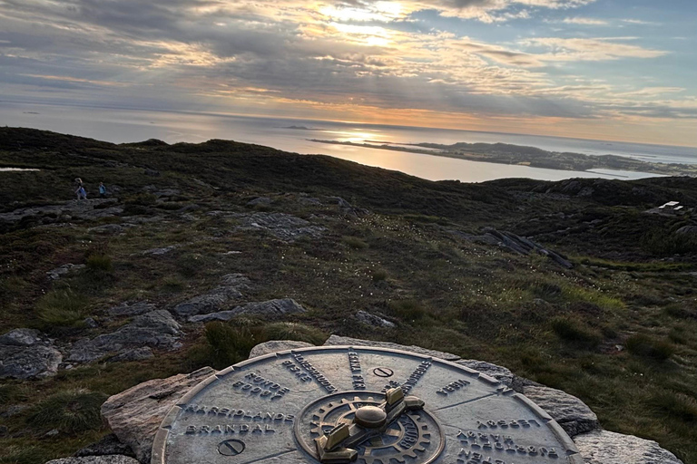 Ålesund: Skjonghelleren Cave & Signalen Summit Hike