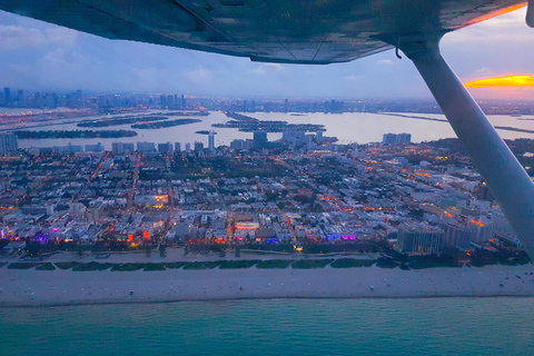 Miami Beach: Night Lights Private Air Tour - Kostenloser ChampagnerMiami Beach: Private Nachttour im Flugzeug - Champagner gratis