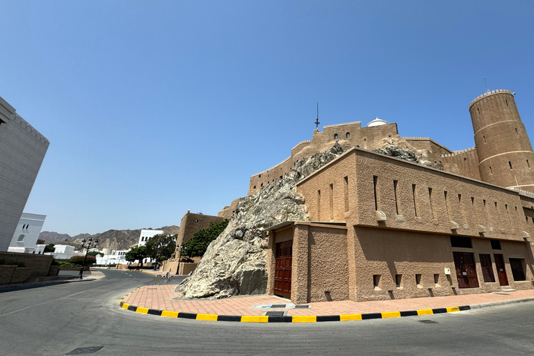 Discover Oman: 5-in-1 Adventure Special Offer: Pay for 4 tours and get the 5th free