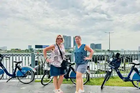 Saigon Cycling Tour: Ho-Chi-Minh-Stadt Street Food Bike/Cyclo