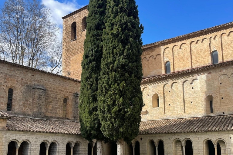 Montpellier : Journée complète visite St Guilhem le Désert Montpellier : Journée privée visite Terrasses du Larzac