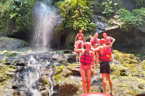 Bali Tubing Adventure : Flotter dans des jungles luxuriantes pour se rafraîchirBali Tubing Adventure : Flotter dans la jungle luxuriante pour se rafraîchir