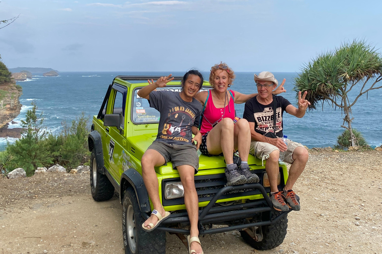 Yogyakarta: Timang Beach & Sadranan Snorkeling Day Trip