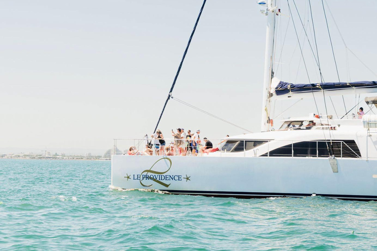 Grau‑du‑Roi: Catamaran evening with grilled dinner and DJ