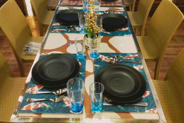 迪拜码头多哈游船：自助晚餐与现场娱乐迪拜码头传统帆船游：自助晚餐与现场娱乐表演