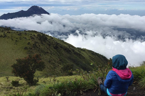 Circuit de 2 jours à Borobudur avec camping et randonnée à MerbabuCircuit de 2 jours à Borobudur avec camping et randonnée au Merbabu