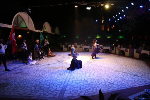 Spectacle nocturne turc traditionnel d&#039;Icmeler avec dîner et boissons