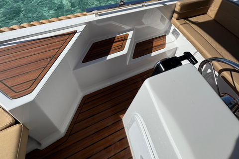 Mandelieu-la-Napoule: Luxury Boat Rental Without a License Mandelieu - 8-hour luxury boat rental without a license (6 people)