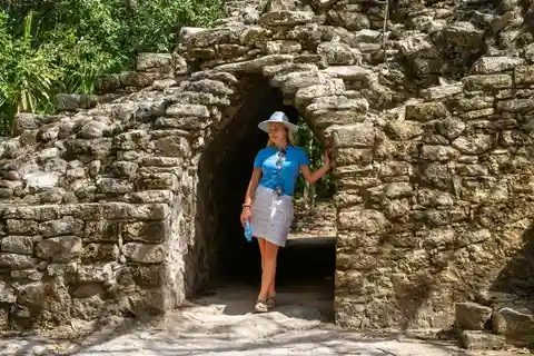 Coba and Tulum: 4X1 Tour with cenote, lunch and transport