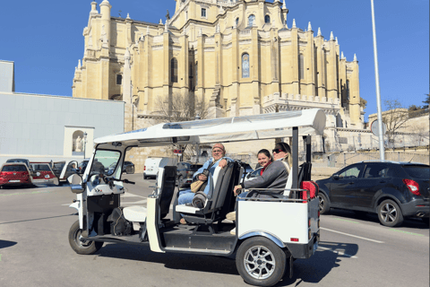 Madrid: Private Tuk Tuk Tour with Expert Guide and Panoramic Views The Classics Tour ~ Discover Madrid in 60 minutes from your STARTING POINT!