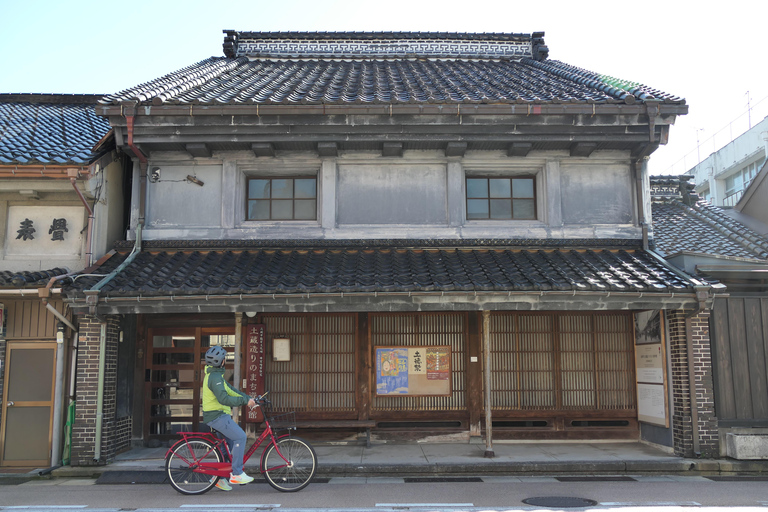 Takaoka: Mama-chari bike tour with Guide