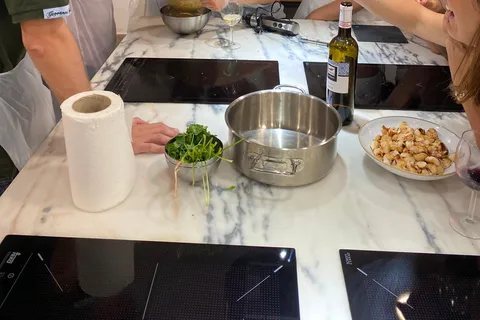 Lisboa: Aula de cozinha portuguesa com prova de vinhos