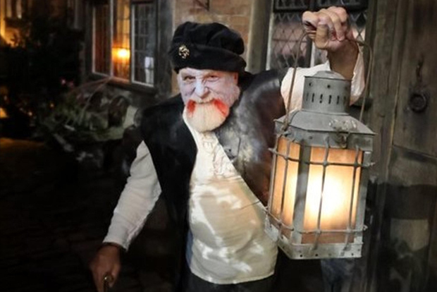 Stratford-upon-Avon: Tour dei fantasmi illuminato dalle lanterne al Tudor World