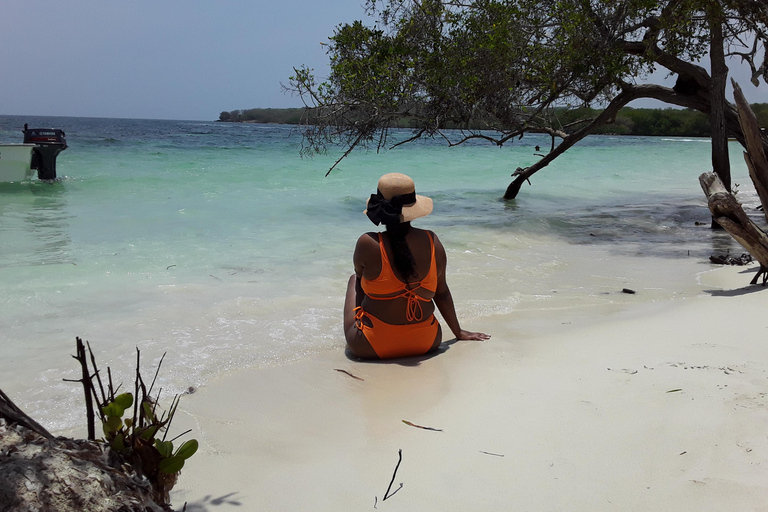 Cartagena: Desfruta de uma excursão de autocarro/barco às 5 Ilhas do Rosário + snorkeling