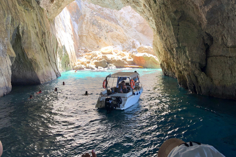 De Lefkimmi: Paxos, Antipaxos e passeio de barco pelas Grutas AzuisDe Lefkimmi: passeio de barco em Paxos, Antipaxos e Blue Caves