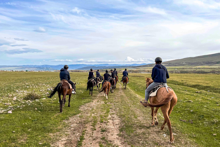2-hour horse riding tour at Palomino Ranch