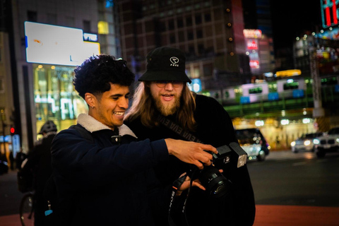 Tokyo: Shinjuku Neon Night Photo Tour