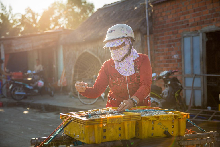 Half-day Fish Village & Famous Vietnam Sampan Private Tour