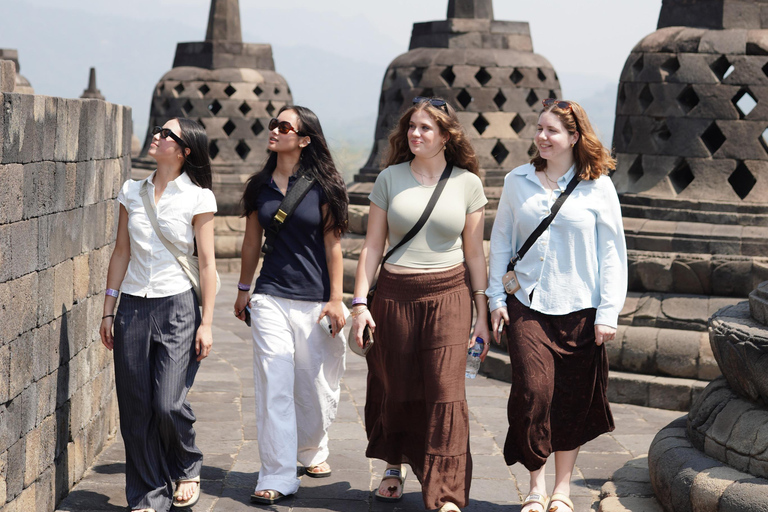 Yogyakarta: Borobudur sunrise,guarantee climb-up& Prambanan Borobudur Sunrise sharing Tour Without Ticket