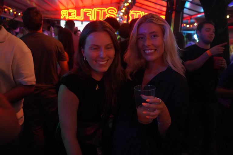 Hamburg: Reeperbahn Pub Crawl with Shots and Games