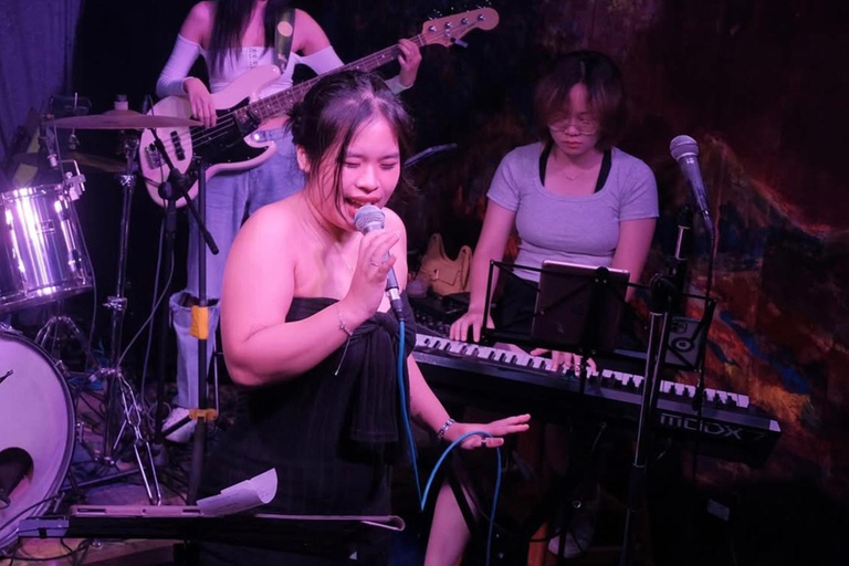 Hanoi Nightlife Bar Crawl: Music, Drinks & Good Vibes