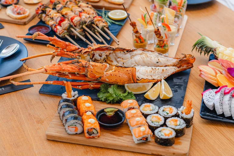 Phuket:Phi Phi Island with Premium Buffet & DJ by Noah Yacht