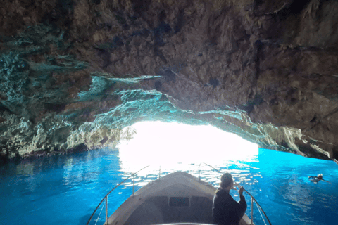 Lancha Rápida Privada de 3 horas Nuestra Señora de la Roca y Cueva AzulLancha Rápida Privada 3 horas Nuestra Señora de la Roca y Cueva Azul