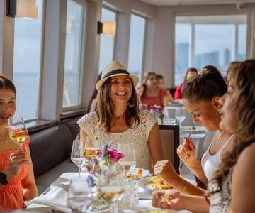 Newport Beach: Champagne and Brunch Buffet Cruise