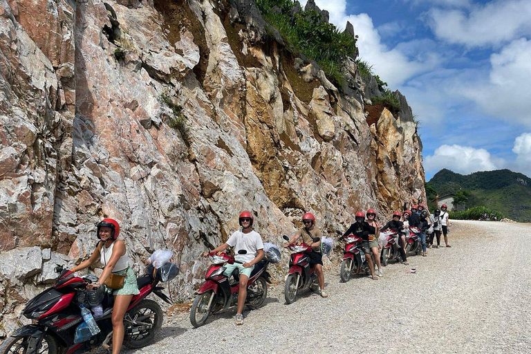 Desde Ninh Binh Ha Giang Loop 3días 4noches con easy rider