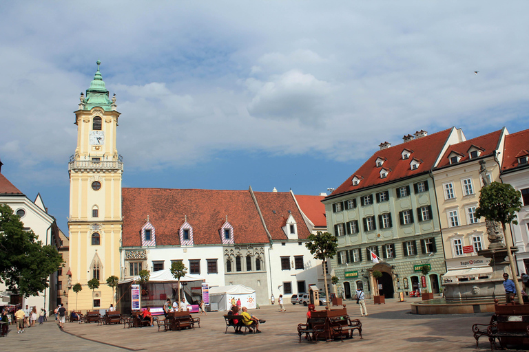 Wien: Prag und Bratislava Ganztagestour mit Guide