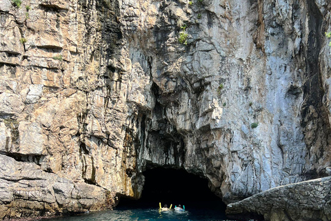 Capri: Secret Corners Boat Tour with Local Skipper
