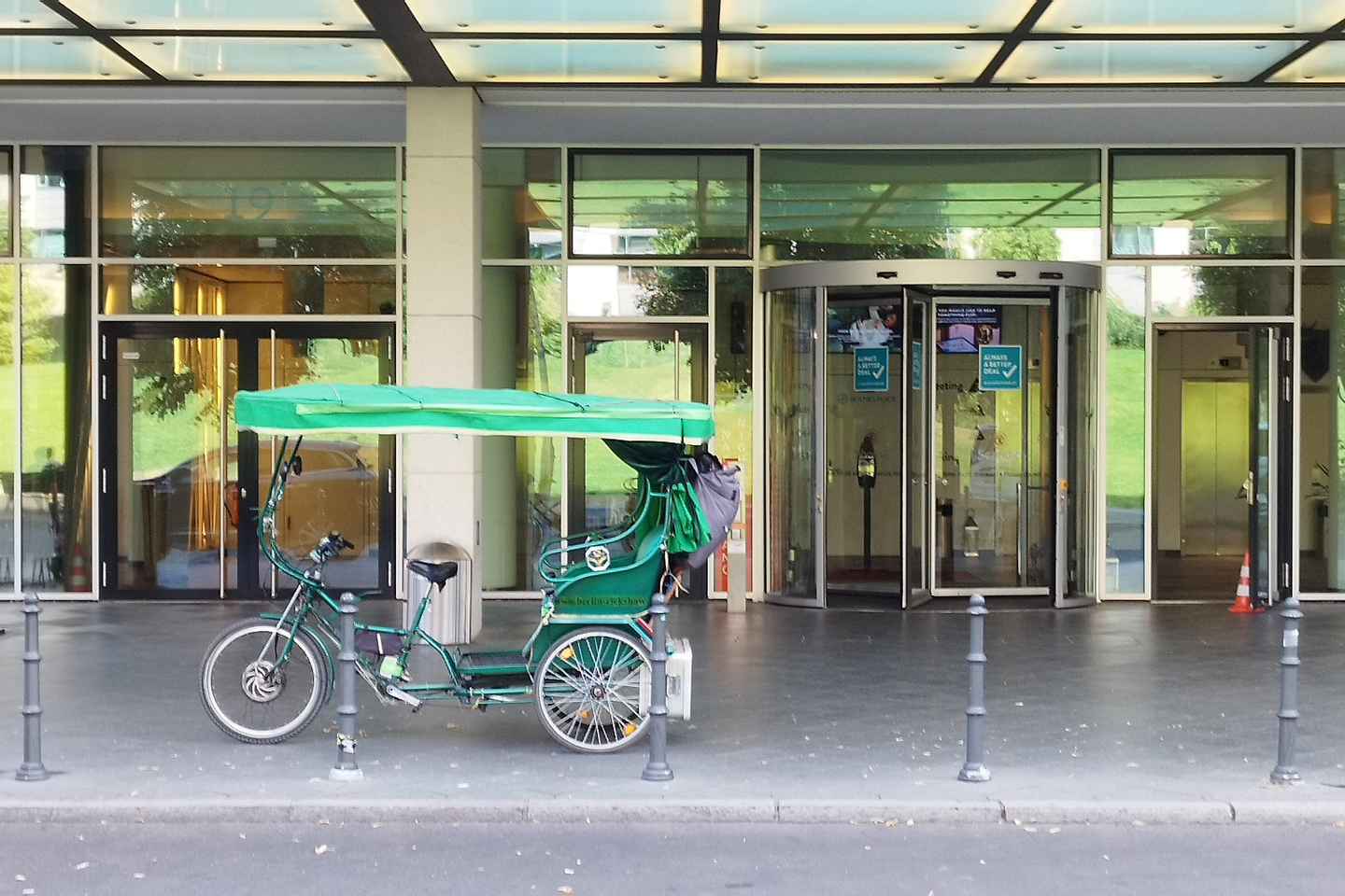 Private Berlin Rickshaw- Historical Berlin Up to 6 People