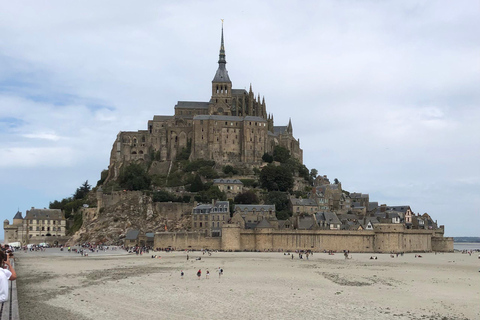 Vanuit Parijs: privédagtocht naar Mont St-Michel en Honfleur