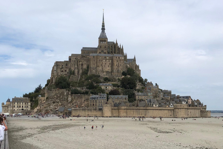 From Paris: Private Mont St-Michel and Honfleur Day Tour