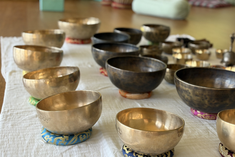 Bangkok: Sound Bowl Healing Session