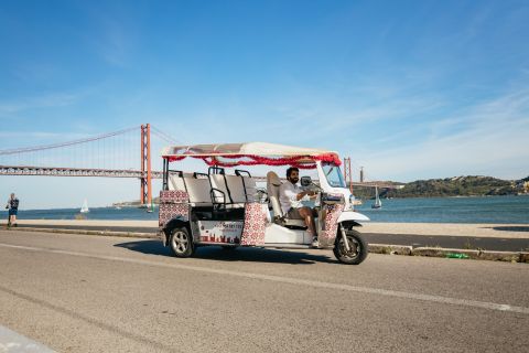 Lissabon: begeleide tuktuk-tour met hotelovername