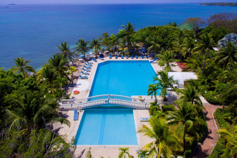 Cartagena : excursion d'une journée sur l'île de Cocoliso dans les îles RosarioVisite de l'île de Cocoliso avec déjeuner et boissons non alcoolisées
